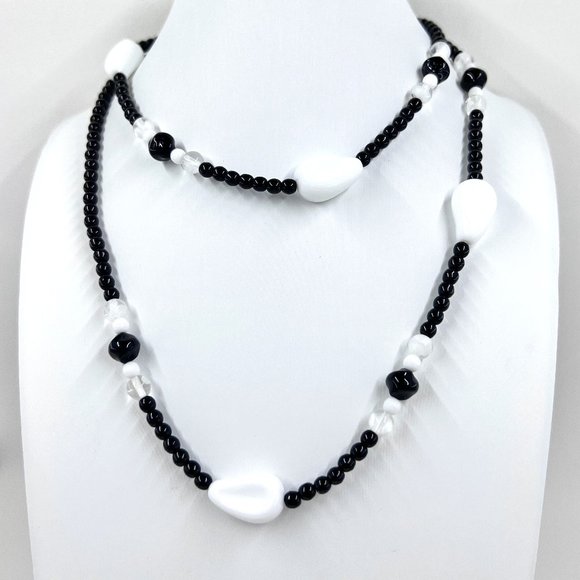 Jewelry - Simple Black & White Glass Beaded Single Strand 30” Necklace